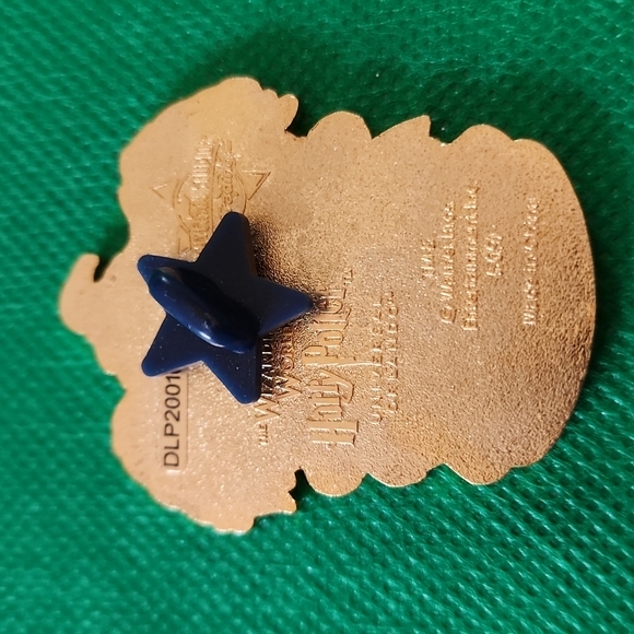 The Wizarding World of Harry Potter Ravenclaw Trading Pin - Picture 2 of 2